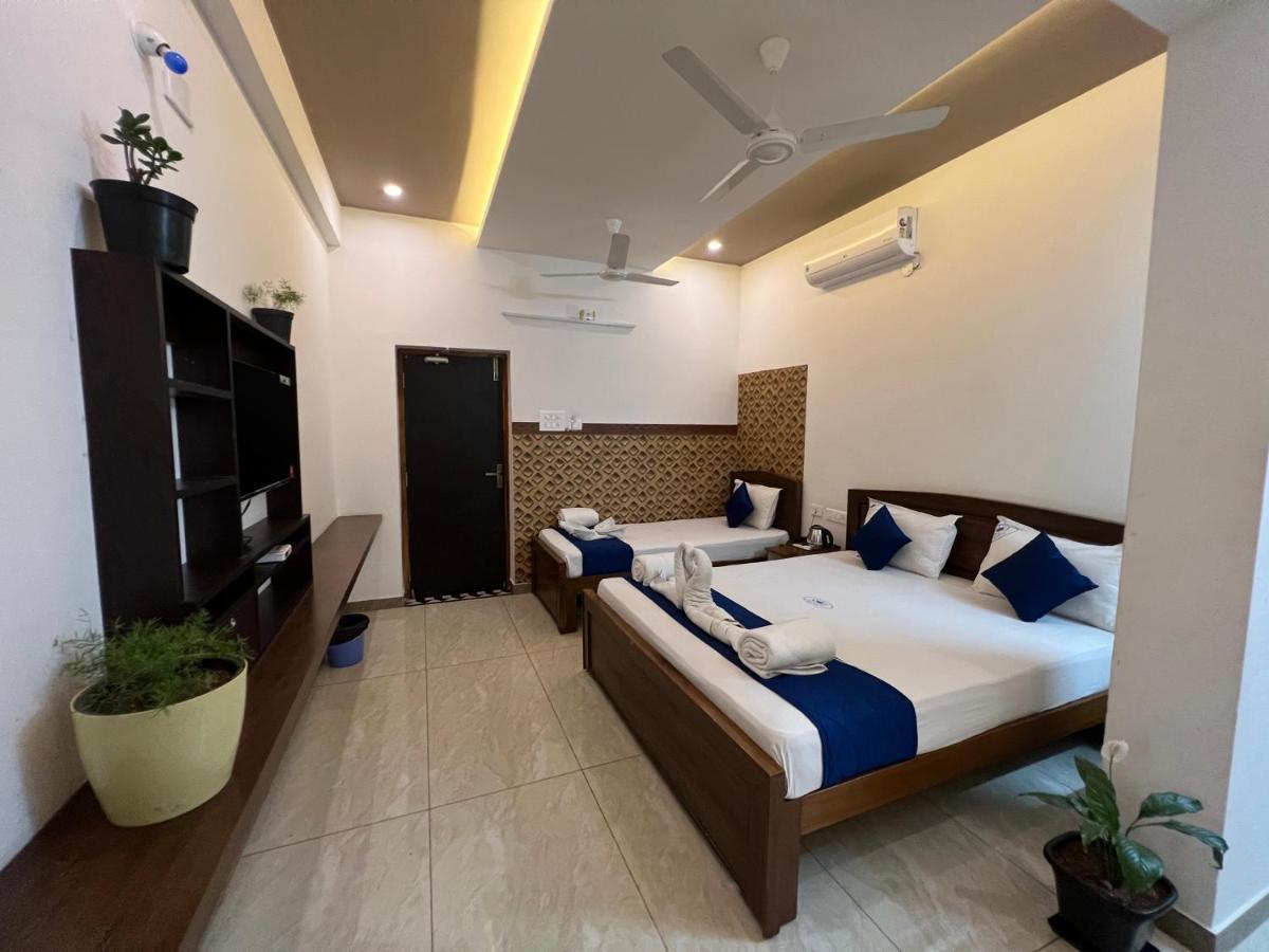 Raja Residency Hotell Alāndurai Exteriör bild