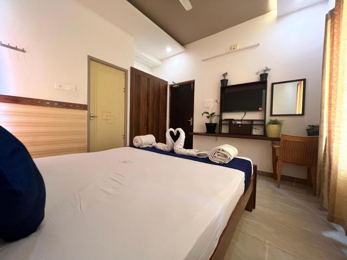 Raja Residency Hotell Alāndurai Exteriör bild