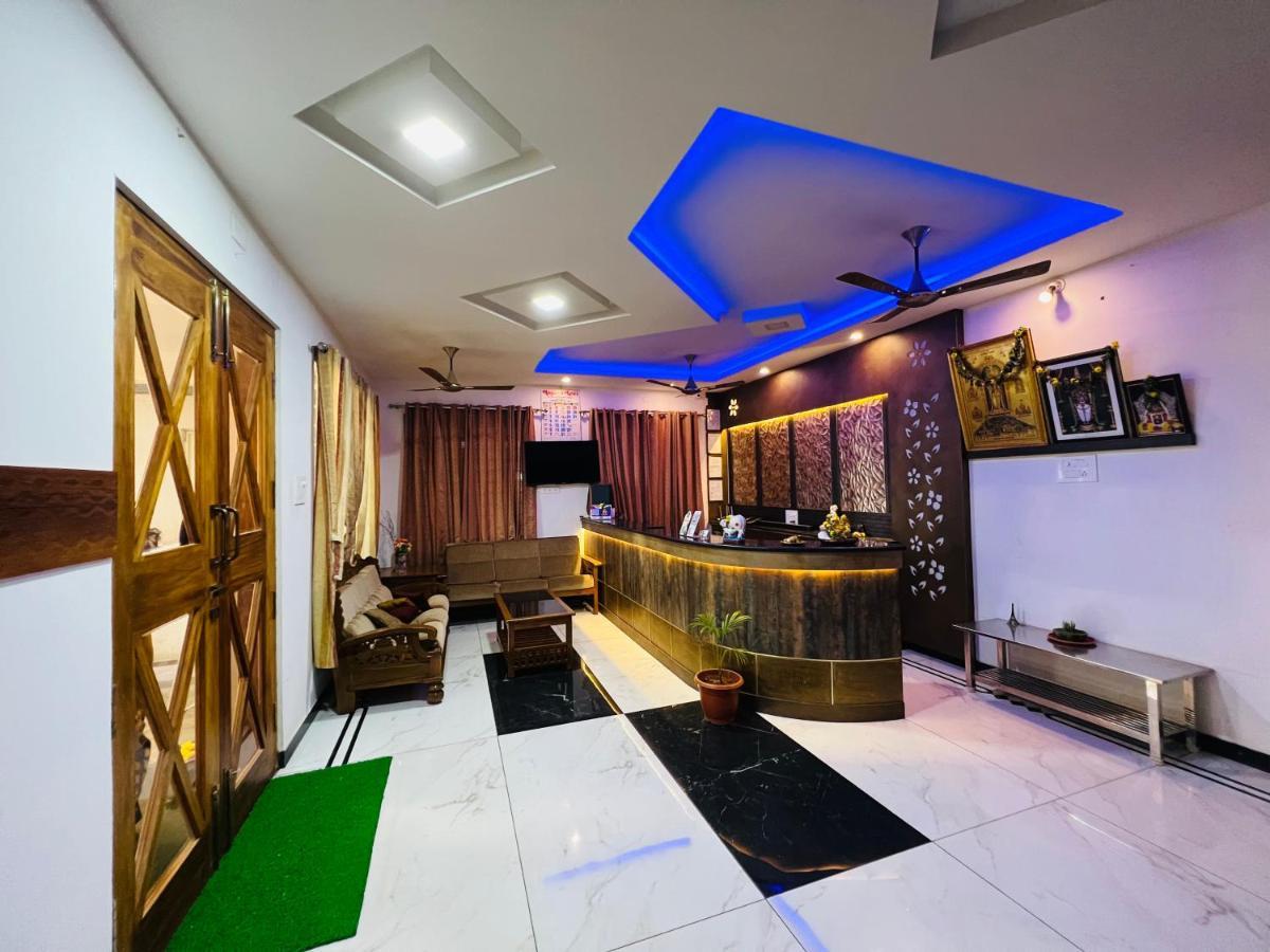Raja Residency Hotell Alāndurai Exteriör bild