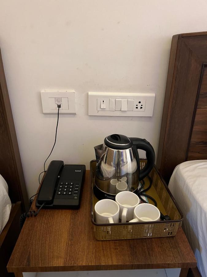 Raja Residency Hotell Alāndurai Exteriör bild