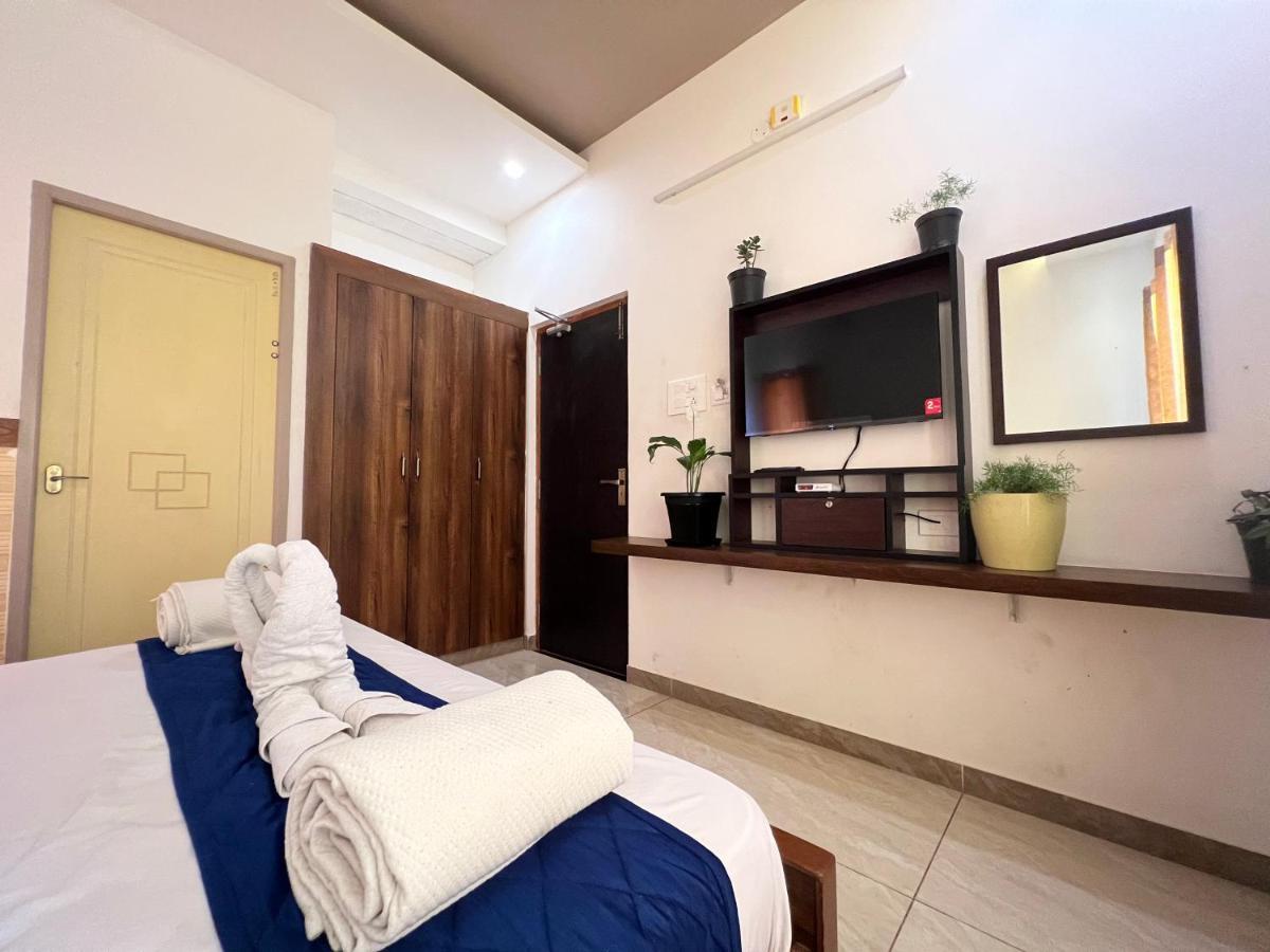 Raja Residency Hotell Alāndurai Exteriör bild