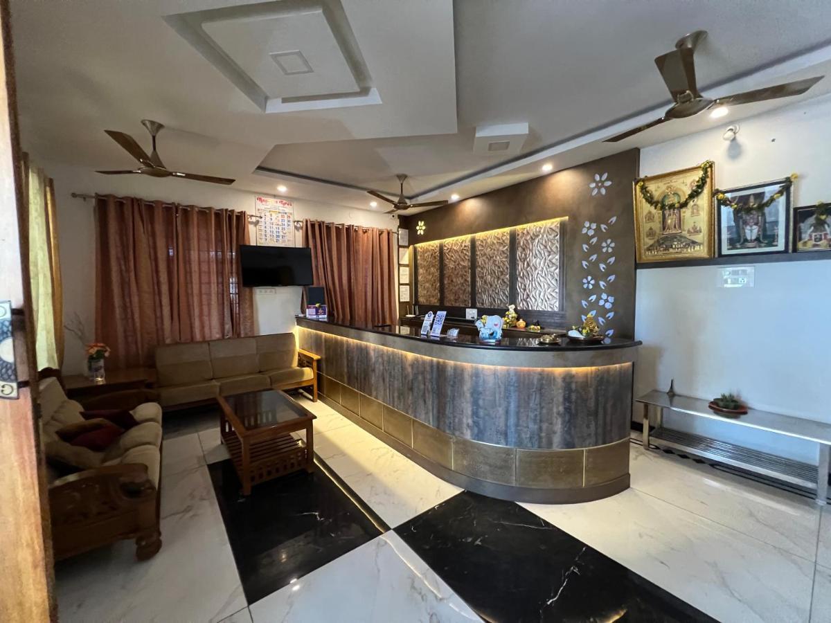 Raja Residency Hotell Alāndurai Exteriör bild