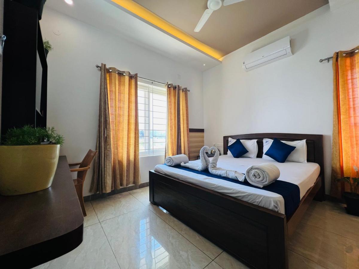 Raja Residency Hotell Alāndurai Exteriör bild